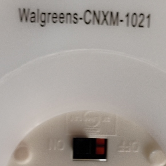 Baby /  Infant Giraffe Asleep on Moon and Stars Night Light - Battery Operated - Picture 7 of 7